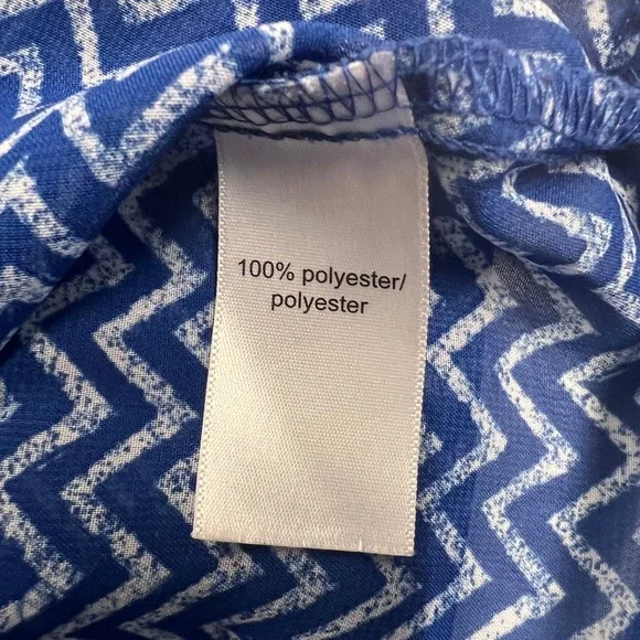 MAURICES Women's Blue White "Chevron Style"Top Blouse Tunic Size Large - Picture 4 of 9